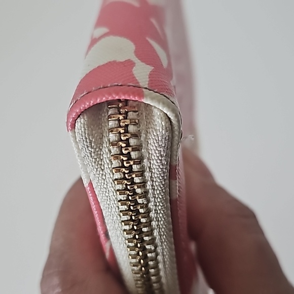Kate Spade Women's Zipper Wallet  Pink and Cream  Size 7.5" Wide 4" length - Picture 4 of 16
